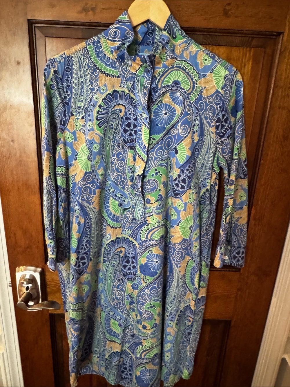 J McLaughlin, Blue Green Paisley Button-Up shirt dress with pockets.